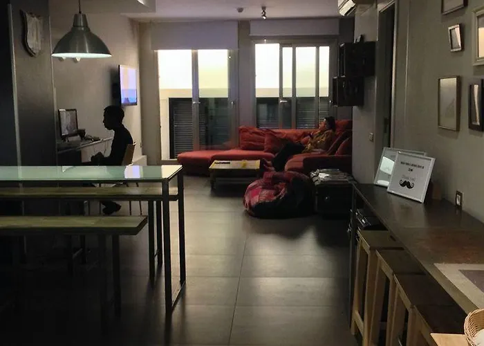 Don Moustache Boutique אכסניה *