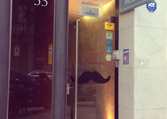 Don Moustache Boutique אכסניה *